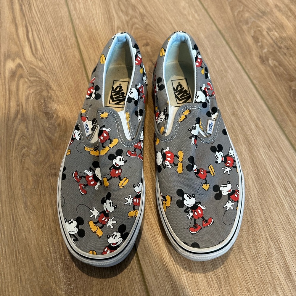 RARE Disney X VANS Grey Mickey Mouse Slip on Vans Women’s size 9/Men’s size 7.5